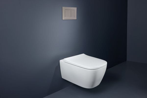 Geberit stattet die eckige WC-Keramik der Serien Renova Plan und iCon mit der TurboFlush-Spültechnik aus. Die neuen Varianten ergänzen die bisherigen WC-Modelle der Serien mit konventioneller Spültechnik.