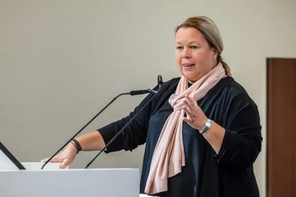 BEE-Präsidentin Ursula Heinen-Esser begrüßt die Pläne für nachhaltige Rechenzentren des Bundesdigitalministeriums.