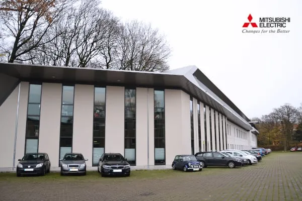 Mit dem modernisierten Trainingscenter in Hamburg-Groß Borstel bietet Mitsubishi Electric seinen Fachpartnern im Norden optimale Lernbedingungen, um Know-how zu erweitern und auf dem neuesten Stand zu bleiben.