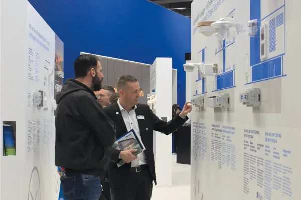 Das neue Standkonzept r&uuml;ckt das haptische Messeerlebnis in den Fokus.