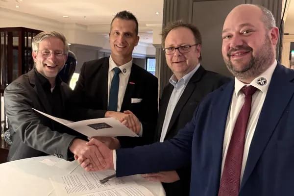 Benjamin Weismann (Geschäftsführer GIH), Alexis Gula (Präsident ZIV), Stefan Bolln (Vorsitzender GIH), Julian Schwark (Vorstand Energie, ZIV)(v. l.).