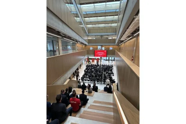 Zahlreiche Vertreter aus Politik, Wirtschaft und Wissenschaft nahmen an der offiziellen Er&ouml;ffnungsfeier des Wolf Campus teil.