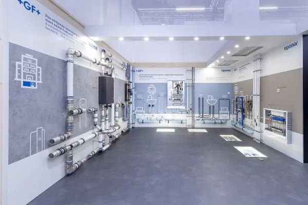 Der ausgezeichnete GF Messestand auf der ISH 2025 &ndash; Innenansicht mit dem innovativen, kombinierten Building Flow Solutions Portfolio.