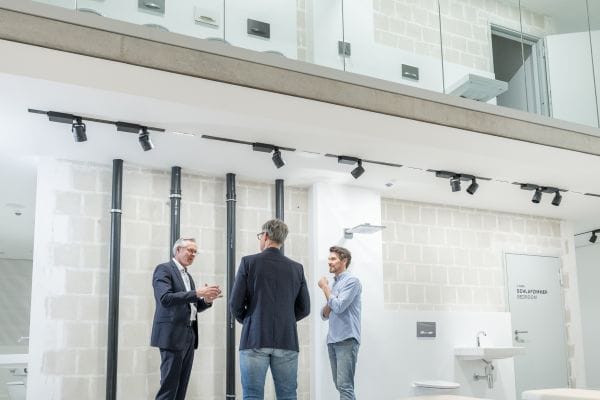 Im Akustik-Kubus – realisiert als Haus in einem Haus – werden die Besucher für das Thema Bauakustik sensibilisiert.