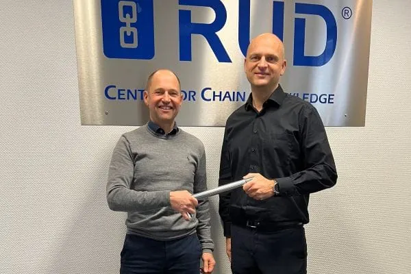 Gesch&auml;ftsf&uuml;hrer Gunther Stolz mit Dr. Rieger von Erlau.