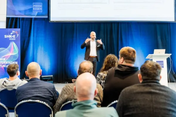 Im umfangreichen Rahmenprogramm werden u.a. Vortr&auml;ge und Diskussionsforen geboten.