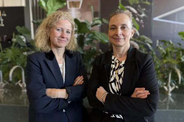 Caroline Schmitt und Natalia Castellucci de Kolb (v. l.).