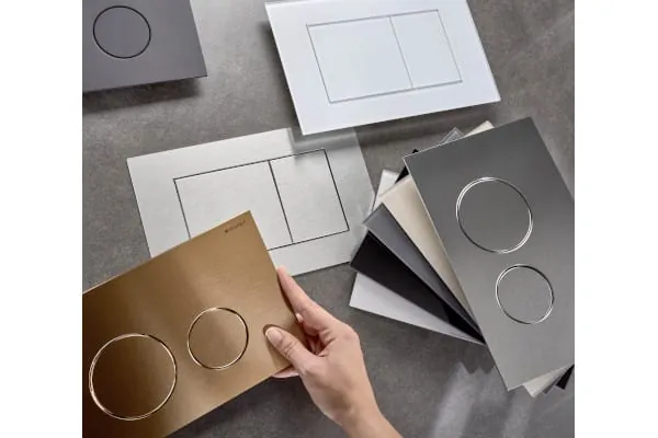 Die Sigma40 Betätigungsplatten werden in eleganten Farbtönen und hochwertigen Materialien angeboten. Jetzt sind auch kundenspezifische Finishes erhältlich, für ein durchgehend einheitliches Baddesign.