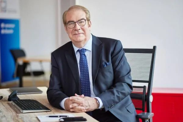 &bdquo;Digitalisierung und K&uuml;nstliche Intelligenz ver&auml;ndern den Arbeitsalltag im Fachhandwerk grundlegend&ldquo;, sagt Jens J. Wischmann, Gesch&auml;ftsf&uuml;hrer der VdZ.