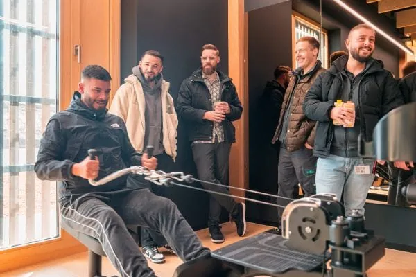 Zahlreiche Mitarbeitende nutzten die Gelegenheit, das neue Gebäude zu besichtigen und sich intensiv über die Angebote des Health Cube zu informieren.