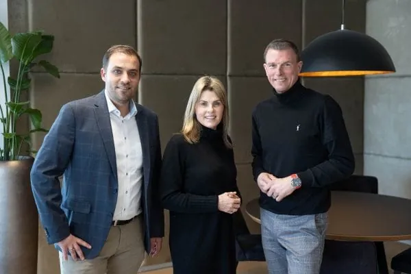 Felix K&ouml;lders, Mitglied der Gesch&auml;ftsleitung mit Schwerpunkt strategische Vertriebsentwicklung, Silke Ziegler, Mitglied der Gesch&auml;ftsf&uuml;hrung, sowie Ralf Kellermann, neuer Leiter der operativen Verkaufsleitung (v.l.).
