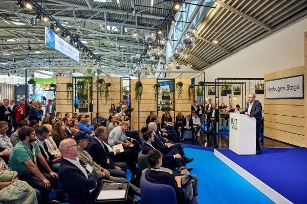 Die Spotlight Area "Wasserstoff in der Kreislaufwirtschaft" wird auf der Hydrogen Stage am Montag. 4. Mai, um 13.30 Uhr er&ouml;ffnet.