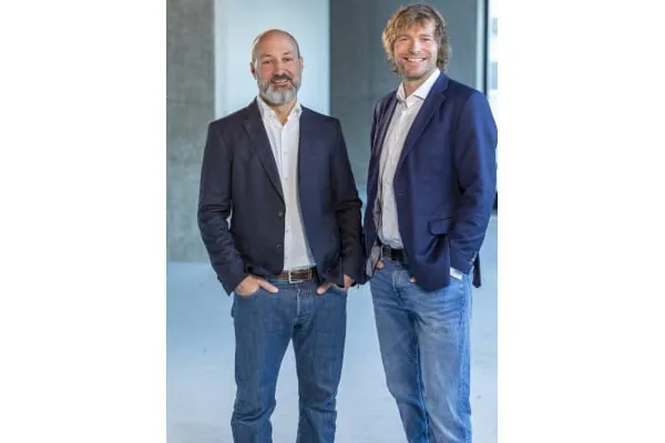 Die beiden Co-CEOs der OneQrew Christoph Stoica und Benno (v. l.).