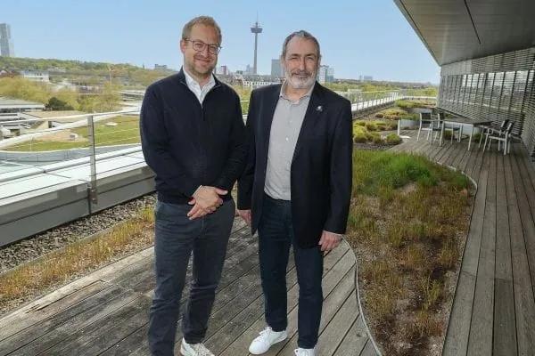 Stephan Segbers, Vertriebsvorstand RheinEnergie und Marc Schmitz, Obermeister Innung SHK K&ouml;ln