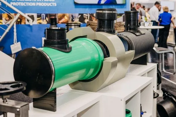 Messestand Fernco mit ausgestellter Drainagekupplung
