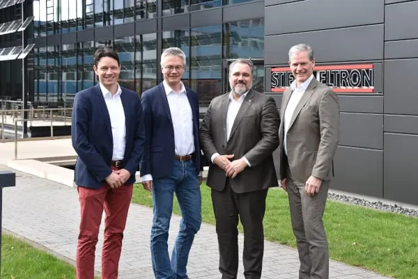 Daniel F&ouml;st, Hauptgesch&auml;ftsf&uuml;hrer des ZVSHK (2 v. r.), traf sich mit den Stiebel Eltron-Vertretern Dr. Hendrik Ehrhardt, Public Affairs, Dr. Kai Schiefelbein, Vorsitzender der Gesch&auml;ftsf&uuml;hrung sowie Heinz-Werner Schmidt, Gesch&auml;ftsf&uuml;hrer Vertrieb und Marketing, am Hauptsitz des Unternehmens in Holzminden (v. l.).