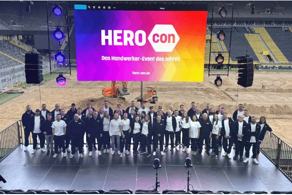 Innovativen Start-ups winkt die M&ouml;glichkeit, sich mit ihrer Business-Idee auf der Hauptb&uuml;hne der Herocon 2026 vorstellen zu d&uuml;rfen. 