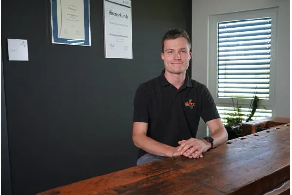 „Mit der pds Service App kann ich meinen Alltag viel einfacher und besser planen“, so Felix Drawer, Monteur im Bereich Sanitär, Heizung und Klimatechnik.