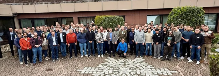 115 Meister, Techniker, Studenten, LIK-Innungsmitglieder und weitere G&auml;ste nahmen am ersten &bdquo;Treffpunkt K&auml;lteblick&ldquo; an der Bundesfachschule K&auml;lte-Klima-Technik in Maintal teil.