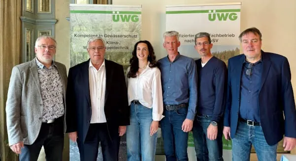 Olaf Baus (ÜWG-Vorstand), Karl-Heinz Thielmann (ÜWG-Geschäftsführer), Melina Braun (ÜWG-Geschäftsstelle), Christoph Brauneis (Referent, VDKF-Sprecher), Thomas Kleinehr (ÜWG-Vorstandsvorsitzender), Meinolf Gringel (Obmann des ÜWG-Überwachungsausschusses)