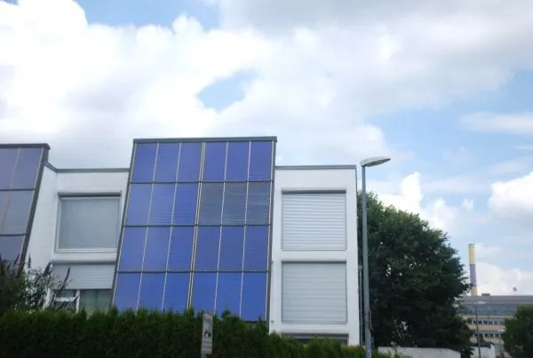 Solarthermiefassade an Einfamilienhaus