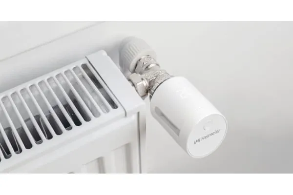 Der Heizkörperthermostat neo-K von IMI steht für ausgezeichnetes Design und effiziente Heizlösungen.