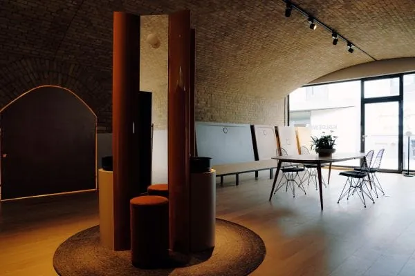 Brand Space Berlin: Wechselnde Inszenierungen machen den Standort zu einer lebendigen Bühne für Produkte, Design und Inspiration.