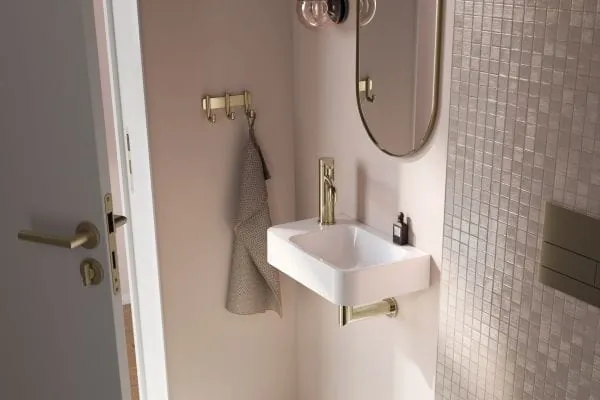 Das bestehende Waschtisch-Sortiment erweitert Hewi um drei kompakte Modelle, die speziell für kleine Bäder, Gästebäder und WC-Kabinen entwickelt wurden.