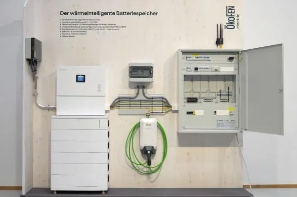 Installationswand für Messe mit Stromspeicher, Wallbox und Energiemanagement, Smart Meter