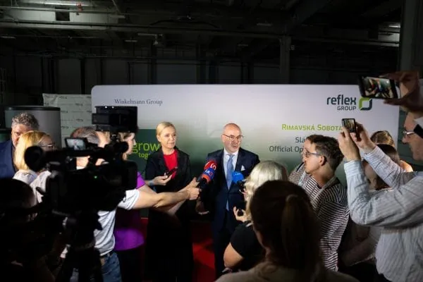 Standen Rede und Antwort: Slowakeis Wirtschaftsministerin Denisa Saková und Christian Knechtel_CEO der Winkelmann bei der feierlichen Eröffnung des neuen Werks.