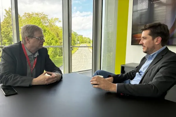 Si-Redakteur Marcus Lauster im Gespräch mit Dr. Conrad Wiedeler (v. l.).