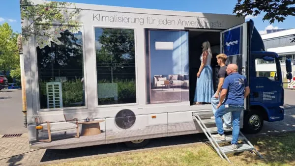 Vor Ort haben Mitarbeiter von Heizungsfachfirmen die Möglichkeit, sich über Klimatisierungslösungen von Buderus zu informieren.