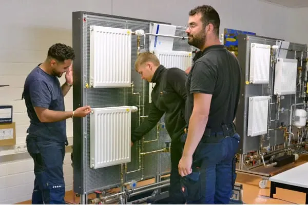 Bundesfachschule Kälte-Klima-Technik unterrichtet Wärmepumpentechnik