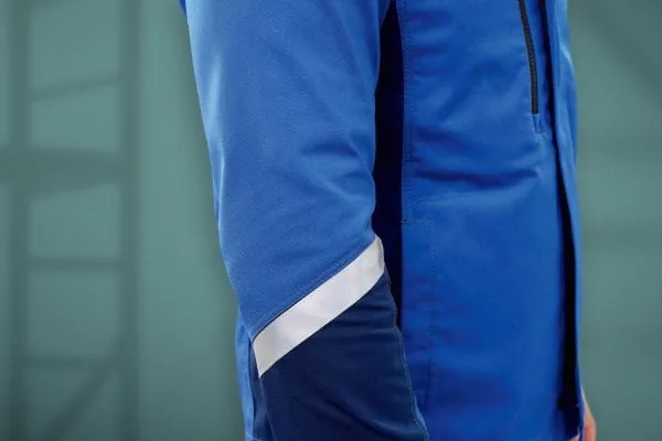 Auch optionale Reflexelemente nach EN 17353 machen die Kollektion ecoLight flexibel einsetzbar. Fachgerechte Aufbereitung ist im DBL Mietservice inklusive.