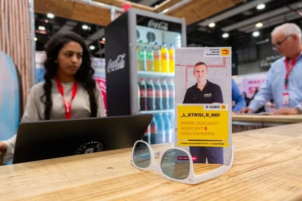 Jede beteiligte Innung hat ihre eigenen Flyer am Stand.