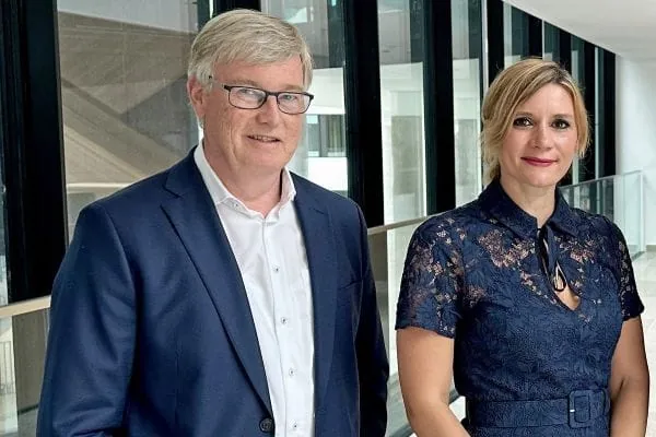 Michael Muerköster, Vorsitzender des VDMA Lenkungsausschusses Heizungsarmaturen und Dr. Laura Dorfer, Geschäftsführerin VDMA Armaturen.