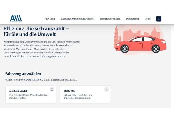 „Pkw Energie Check“ der dena schafft Transparenz über CO₂-Emissionen, Energieverbräuche und laufende Tank- und Ladekosten.
