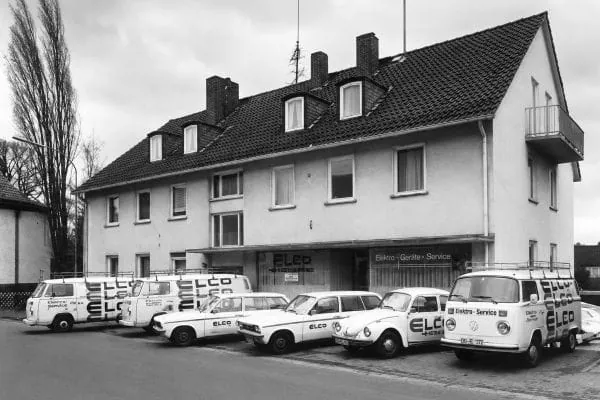 Schon damals war der Kundendienst mit eigenen Fahrzeugen unterwegs, führte Wartungen durch, hatte Ersatzteile an Bord und leistete technische Unterstützung direkt vor Ort.