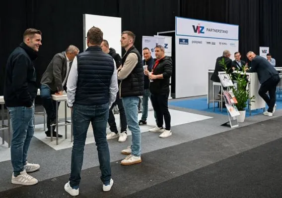 Neu hinzu kommt das „Kompetenzzentrum Komfortlüftung“, das in Zusammenarbeit mit dem KLA – Verband Komfortlüftung Austria realisiert wird. Vergrößert präsentiert sich 2027 der VIZ-Partnerstand.