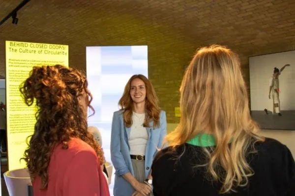 Sandra Hunke und Frauen aus Sanitärunternehmen trafen sich zum kreativen Austausch über die (weibliche) Zukunft der SHK-Branche.