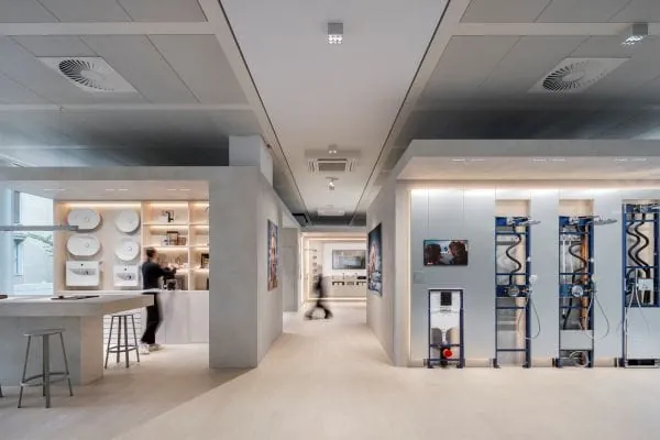 Ob für Kundentermine, gezielte Projektberatungen, interaktive Schulungen oder als inspirierender Begegnungsort für das eigene Team – das Grohe Water Experience Center bildet das neue Herzstück des Düsseldorfer Standorts.