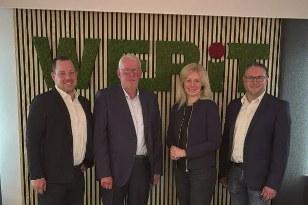 Vertragsunterzeichnung: Benjamin Schmid; Frank van Daal; Kerstin Dorn; Marco Neuhaus (v. l.).