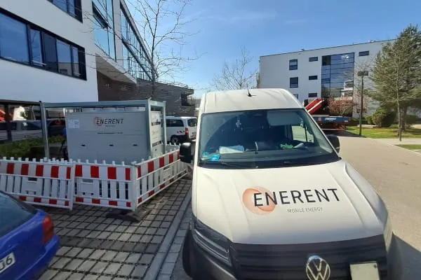 Gebäudekühlung mit einem 50-kW-Kaltwassersatz.