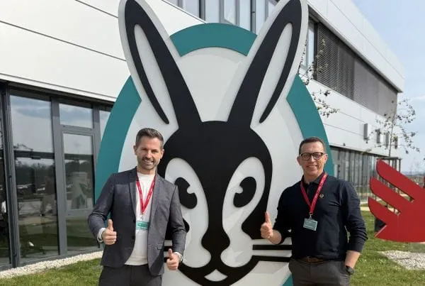 Saša Savic, Chief Commercial Officer bei HomeServe und Peter Bernhard, Head of Utilities & Energy Supplier bei Vaillant