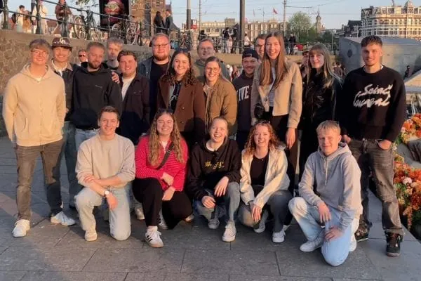 Im Mai 2026 ging es für die Tece-Auszubildenden gemeinsam nach Amsterdam. Die Azubifahrt bietet Raum für Austausch, gemeinsame Erlebnisse und ein besseres Kennenlernen.