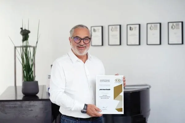 Michael Sautter, Geschäftsführer der perma-trade Wassertechnik, freut sich über eine weitere Aus-zeichnung und begeisterte Kunden: Das Leonberger Unternehmen hat den Plus X Award für höchs-te Kundenzufriedenheit im Bereich Trinkwassertechnik erhalten.
