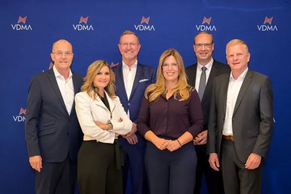 Gesamtvorstand Armaturen (v.l.: Michael Rimm, Dr. Laura Dorfer, Lubert Winnecken, Elisa Sasserath-Kentsch, Andreas Laschke, Oliver Bertram. Nicht auf dem Foto: Michael Everwand)