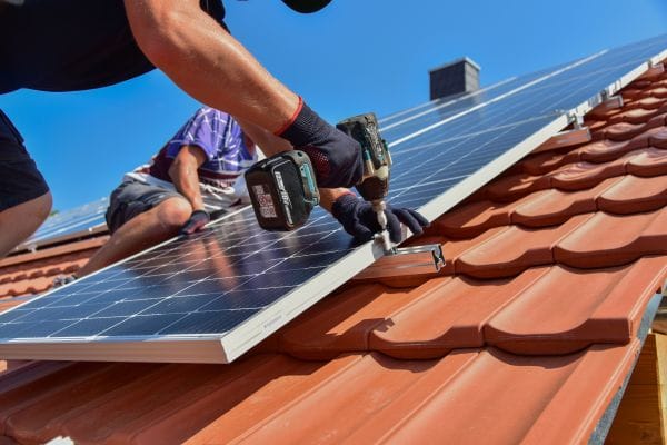 Neue Verbändevereinbarung regelt sichere Installation von PV-Anlagen