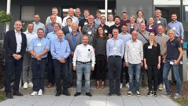Fachleute aus Deutschland, Österreich und der Schweiz kamen an der Technischen Hochschule Rosenheim zusammen, um aktuelle Entwicklungen rund um Raumluftqualität und Komfortlüftung zu diskutieren.