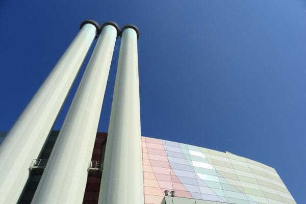 Fernwärme aus erneuerbaren Energien und Abwärme ist günstiger